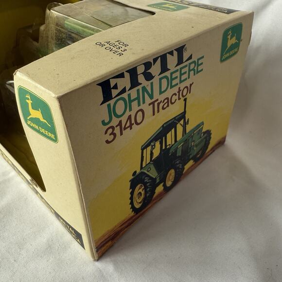 Ertl 1/32 John Deere 3140 Tractor with Cab - Picture 3 of 5
